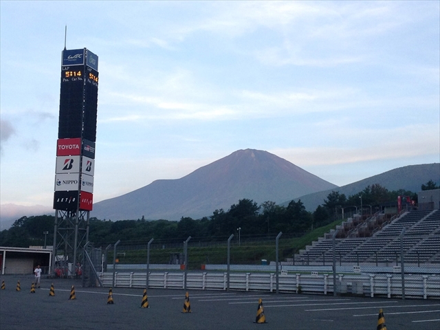 早朝5時の富士山